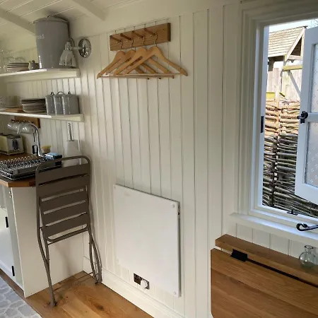 The Hut By The River Holiday home
