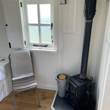 Nyaraló The Hut By The River *