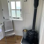 度假居 The Hut By The River *